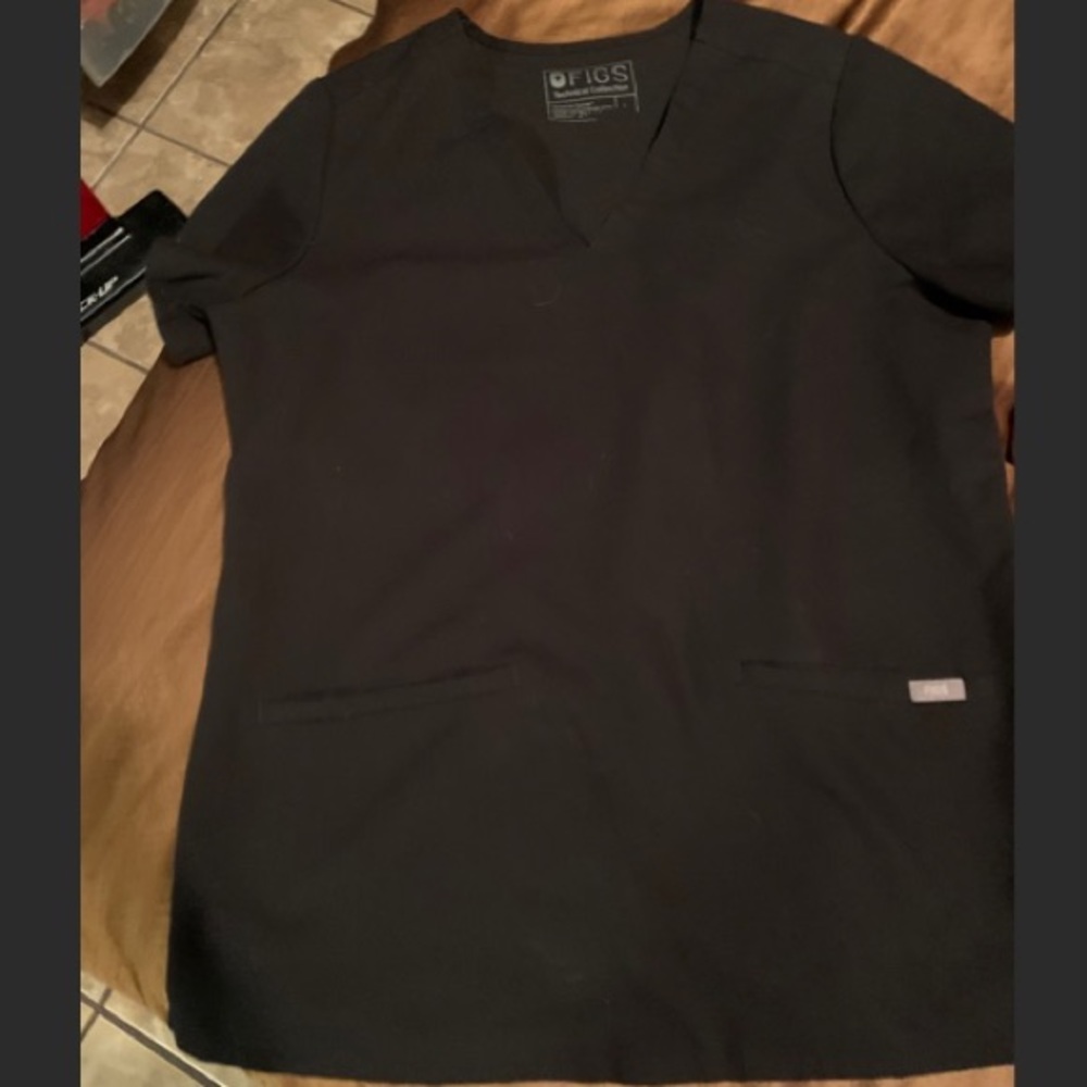 Figs Casma three pocket top